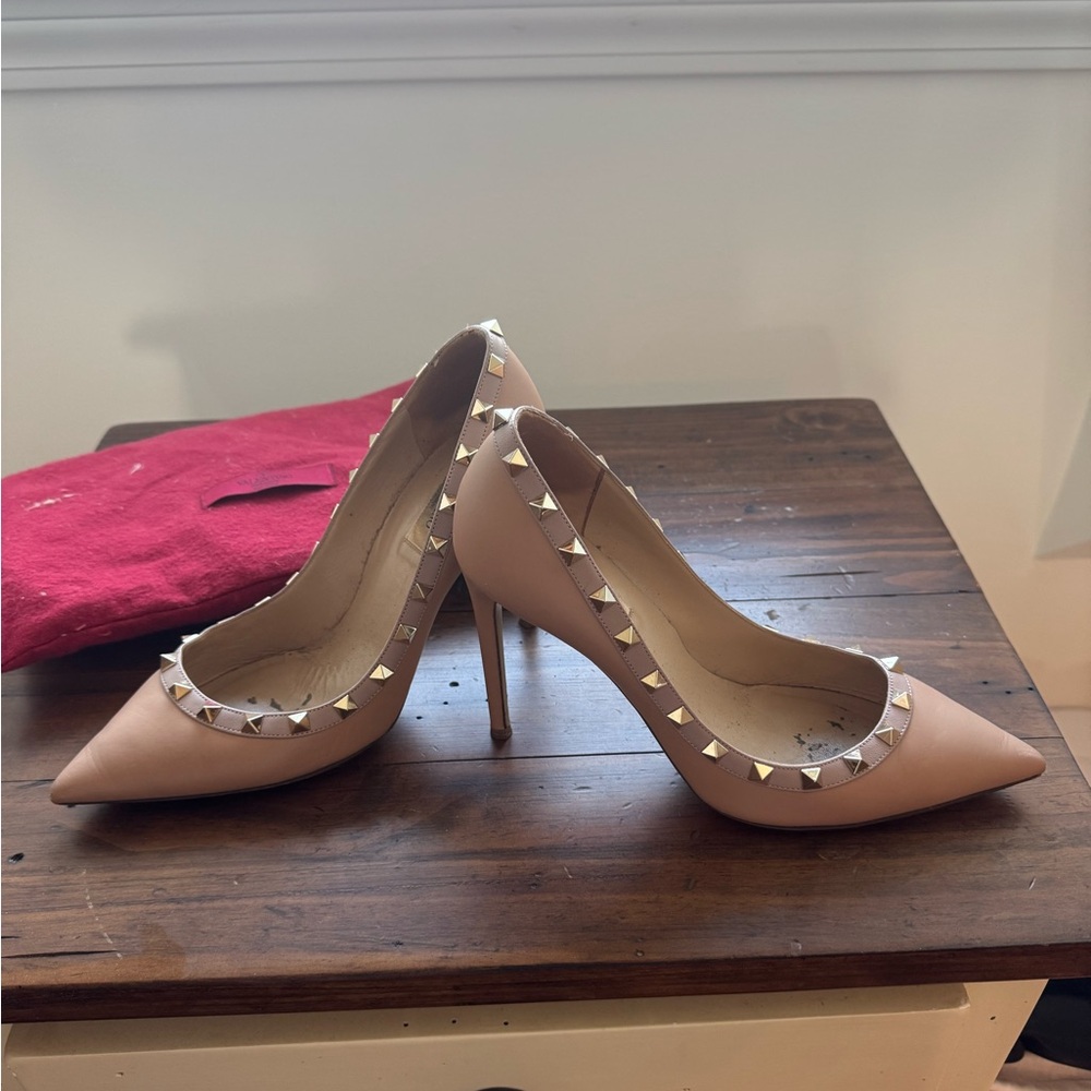 Valentino Beige Rockstud Heeled Pump
